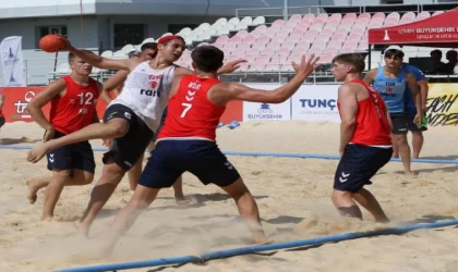 Avrupa U17 Plaj Hentbolu Şampiyonası’nda ilk gün tamamlandı (FOTOĞRAFLAR)