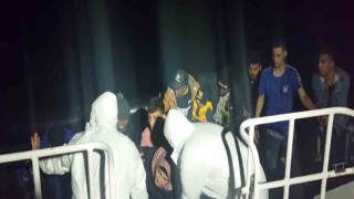 Ayvalık açıklarında 33 düzensiz göçmen kurtarıldı