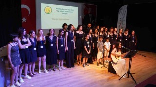 Ayvalık Belediye Tiyatrosuna iki ödül daha geldi.