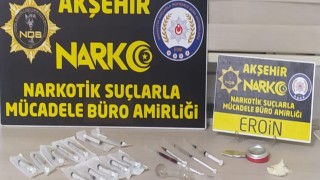 Bahçe arasında uyuşturucu kullanırken polise yakalandılar