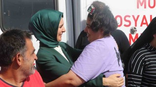 Bakan Göktaştan zihinsel engelli Melisaya anne şefkati