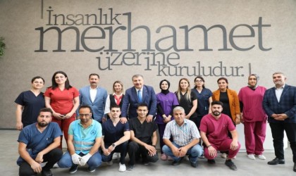 Bakan Kocadan rekor sürede tamamlanan hastaneye bayram ziyareti