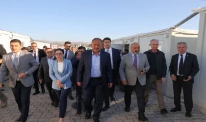 Bakan Özhaseki Kahramanmaraş’ta: İnşallah bu yaraları saracağız