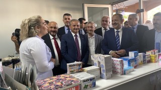 Bakan Özhaseki konteyner çarşı esnafıyla bir araya geldi