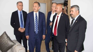 Bakan Özhaseki, örnek daireyi ve inşaatları inceledi