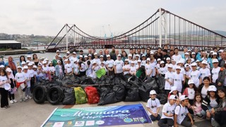 Bandırma sahilinde 1 saatte 780 kilo atık madde toplandı