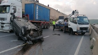 Bariyere çarpıp takla atan otomobil karşı şeride geçti: Sürücünün burnu bile kanamadı