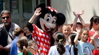 Başkan Bakkalcıoğlu, çocukların yılsonu eğlencesine eşlik etti