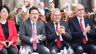 Başkan Büyükkılıç ve Vali Çiçek, Kayseri Lisesi Mezuniyet Töreninde öğrencilerle buluştu