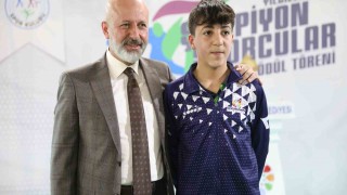 Başkan Çolakbayrakdar; “Alt yapıdan yetiştirdiğimiz kahraman, dünyanın tanıdığı bir sporcu oldu”