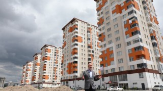 Başkan Çolakbayrakdar; “Dönüşümle sosyal odaklı örnek bir mahalle inşa ediyoruz”