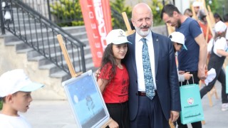 Başkan Çolakbayrakdar; “Farklı projelerle gençlerimizin yanlarındayız”