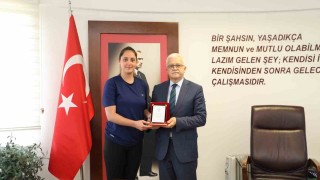 Başkan Devecilere onursal başkanlık plaketi