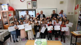 Başkan Kavuş, öğrencilerin karne heyecanına ortak oldu