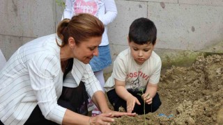 Başkan Köse, miniklerle fide dikti