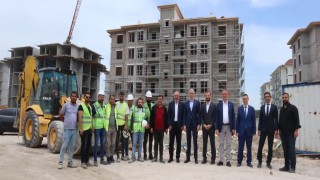 Başkan Önsay ve Kütahya milletvekilleri kentsel dönüşüm konutlarını inceledi