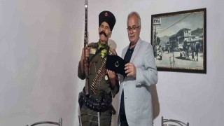 Başkan Özgana Kıbrıs gazisinden anlamlı hediye