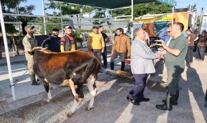 Başkan Yalçın, vatandaşın bayram sevincine ortak oldu
