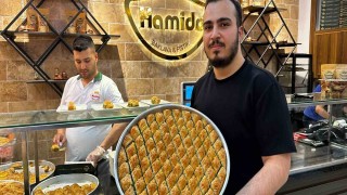 Bayram öncesinde baklava kuyruğu