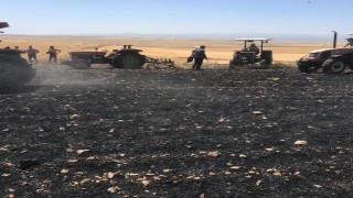 Biçerdöverden çıkan yangın 100 dönümlük buğday tarlasını küle çevirdi