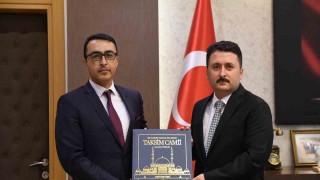 BİK Şube Müdürü Parlaktan anlamlı hediye