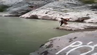 Bir kişinin boğulduğu olayda bir kişi de halatla sudan çıkarıldı