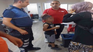 Boğazına şeker kaçan çocuğa itfaiye eri müdahale etti