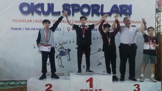 Bozüyüklü öğrenci taekwondo müsabakasında Türkiye şampiyonu oldu