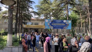 Burdurda iki öğrenci AYTye 1 dakika geç kaldıkları için giremedi