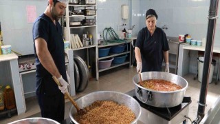 Burhaniyede kurban bağışları ihtiyaçlılara ulaşıyor