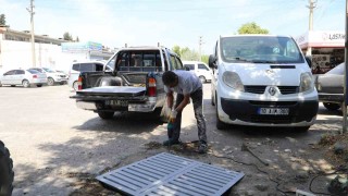 Burhaniyede mazgal temizliği yapılıyor