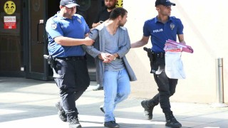 Çaldığı iki araç ile kaza yapan hırsız yakayı ele verdi