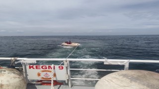 Çanakkale Boğazında sürüklenen tekne kurtarıldı