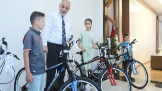 Canik Belediyesinden öğrencilere karne hediyesi