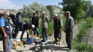 Çeltik tarlaları ZİHA ile ilaçlandı, çiftçiler merakla izledi