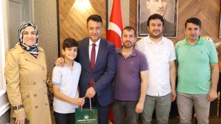 Çevreci çocuklar ödüllerini Başkan Doğandan aldı