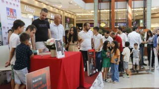 Ceylan Karavil AVMde imza günü