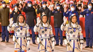 Çinli astronotlar 6 ay sonra dünyaya döndü