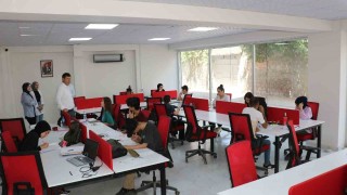 Cizrede öğrenci ve KPSS adayları okuma salonlarında ders çalışıyor