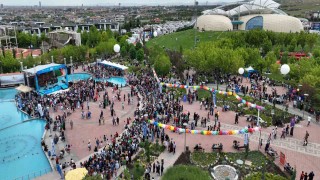 Çocuklar ve aileleri “Karne Şenliği ve Yaza Merhaba” etkinliği için Selçukluya akın etti