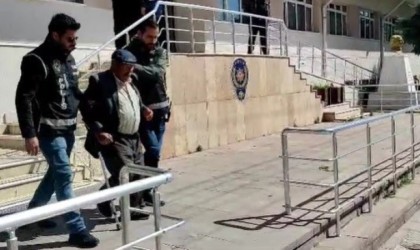 Çökertilen çetenin 82 yaşındaki lideri, bastonuyla adliyeye sevk edildi