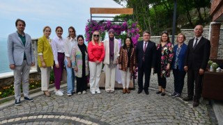 Cumhurbaşkanı Başdanışmanı Saadet Oruç, ‘Kadınlar El Ele Karma Sergisini ziyaret etti