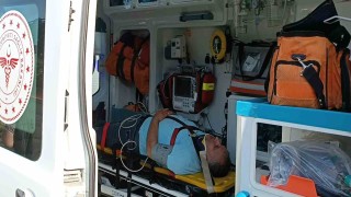 D-100de işçileri taşıyan midibüs tıra çarptı: 13 yaralı