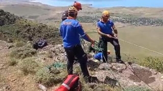 Dağda mahsur kalan çoban kurtarıldı