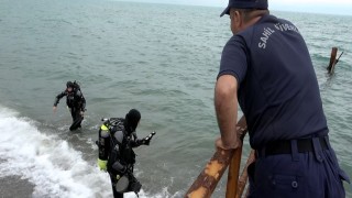 Deniz kenarında elbiseleri bulunan yabancı uyruklu şahsı arama çalışmaları sürüyor