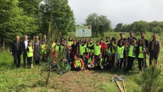 Deprem şehitleri için bin fidan toprakla buluşturuldu