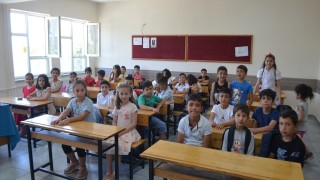 Depremde bin 962 öğrencisini kaybeden Kahramanmaraşta buruk karne heyecanı