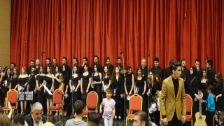 Depremde hayatını kaybedenlerin anısına konser