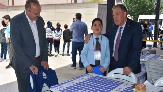 Depremzede çocuklar bilim ve sanat şenliğinde hem eğlendi hem de öğrendi