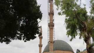 Dergah Cami minaresinde onarım çalışması sürüyor